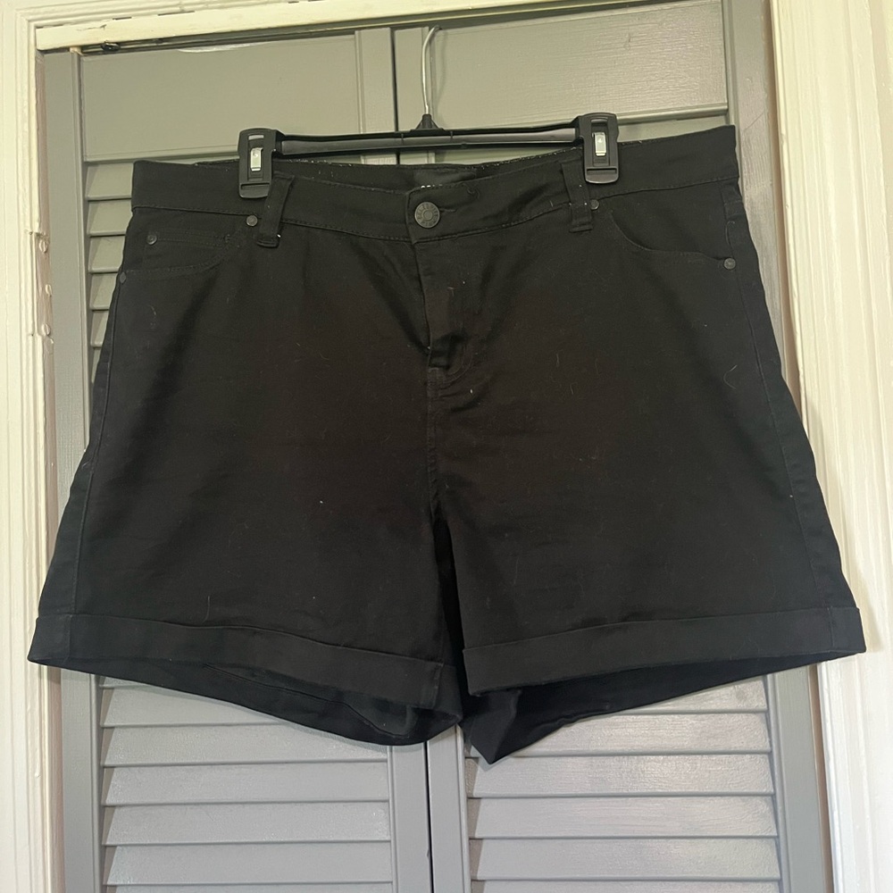 Celebrity Pink Women's Classic Black Bermudas